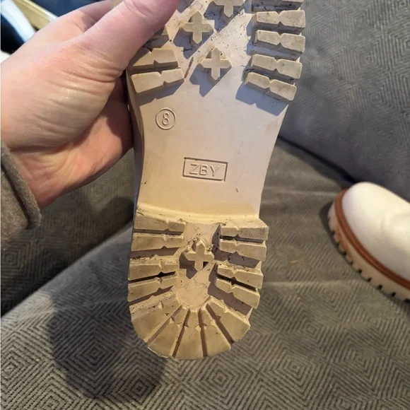 Chic White Zby Size 8 boots A00507 - Picture 8 of 8